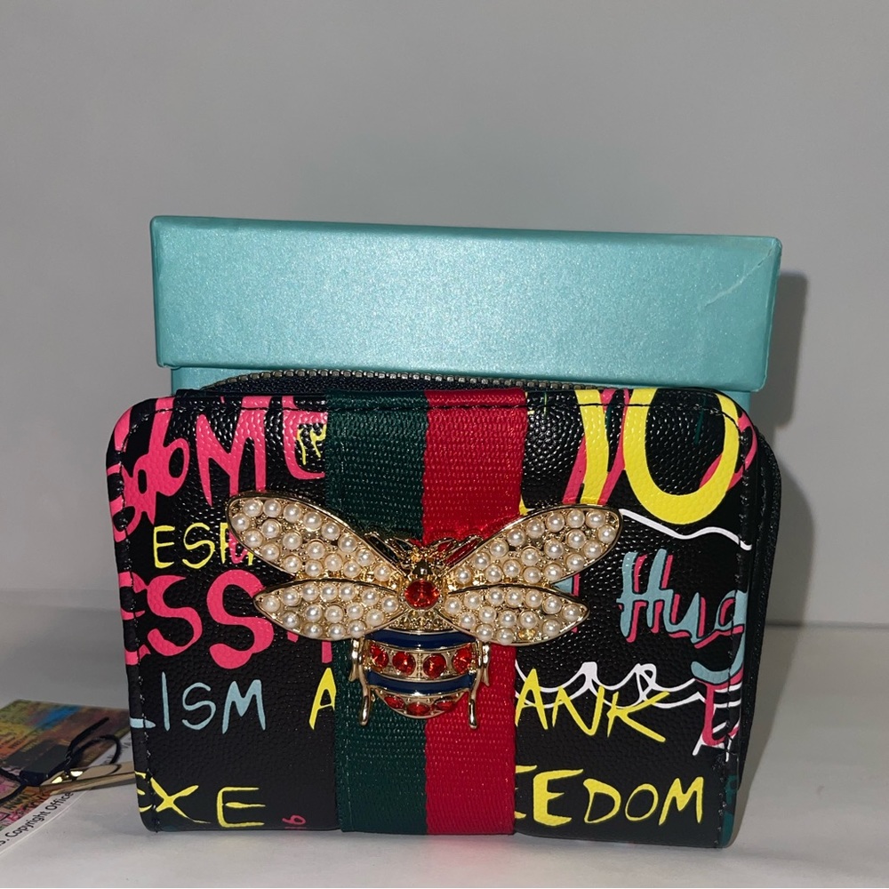 Queen Bee Wallet with Graffiti - Picture 6 of 9
